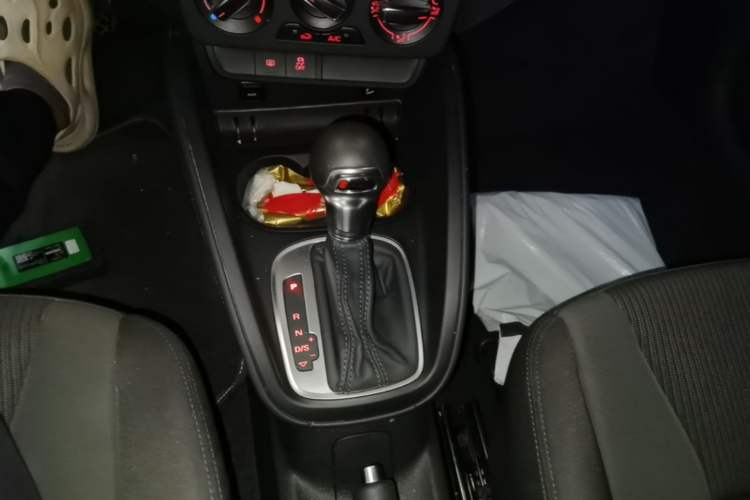 Used Audi A1 2016 30 TFSI Sportback Design Fashion Edition Gear Lever