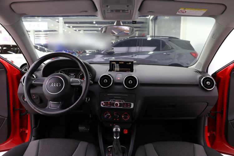 Used Audi A1 2016 30 TFSI Sportback Design Fashion Edition Interior 1