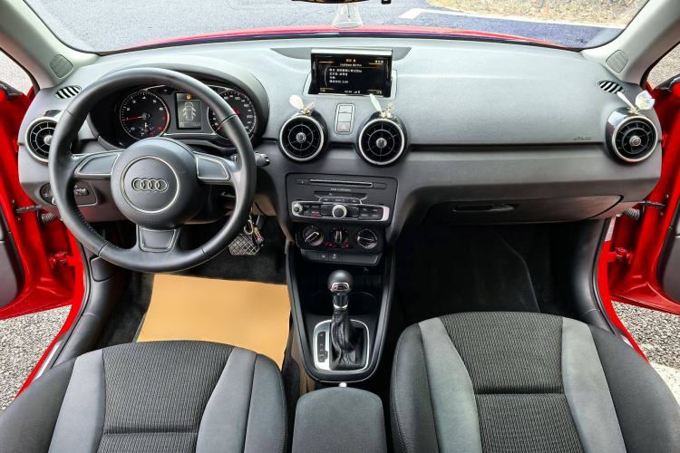 Used Audi A1 2016 30 TFSI Sportback Design Fashion Edition Interior 1