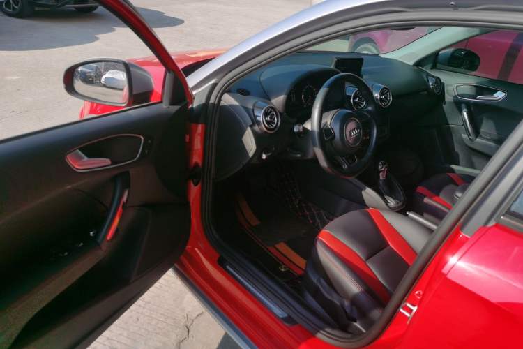 Used Audi A1 2016 30 TFSI Sportback Design Fashion Edition Interior 3