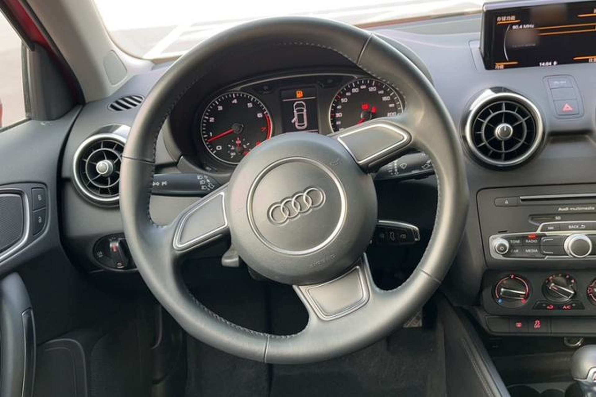 Used Audi A1 2016 30 TFSI Sportback Design Fashion Edition Interior 5