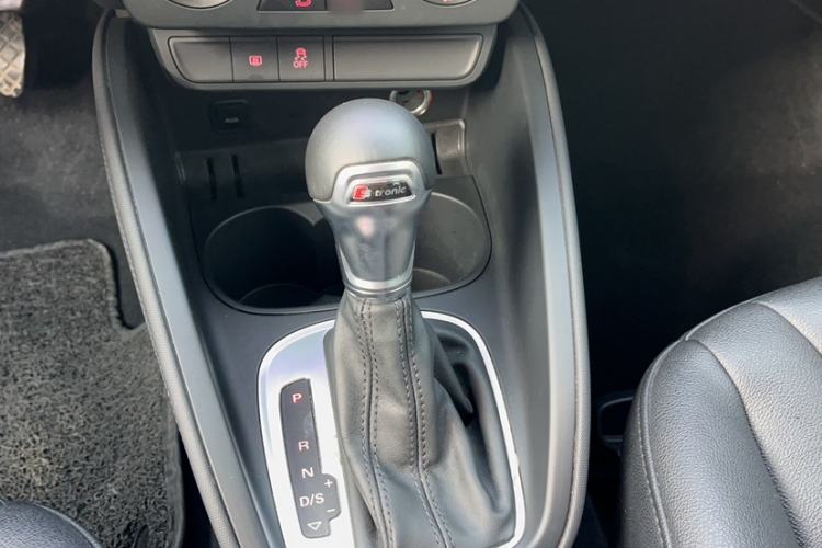 Used Audi A1 2016 30 TFSI Sportback Design Fashion Edition Interior 6