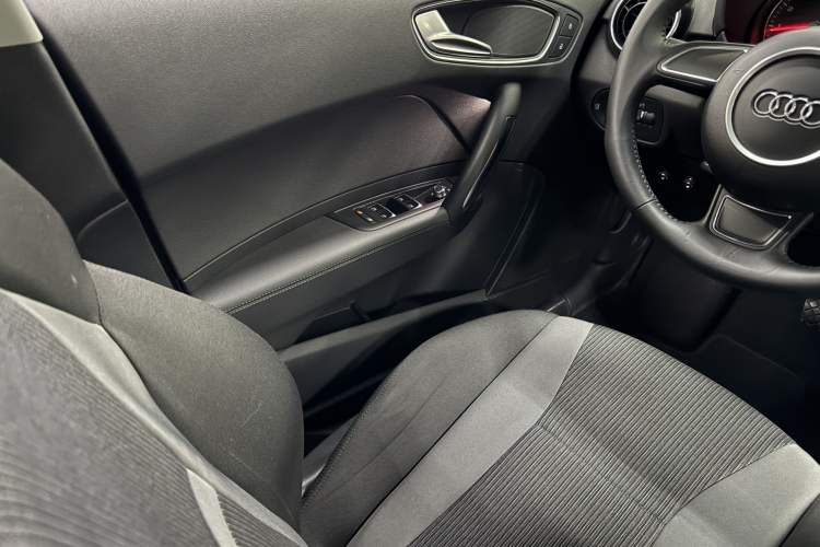 Used Audi A1 2016 30 TFSI Sportback Design Fashion Edition Interior 7