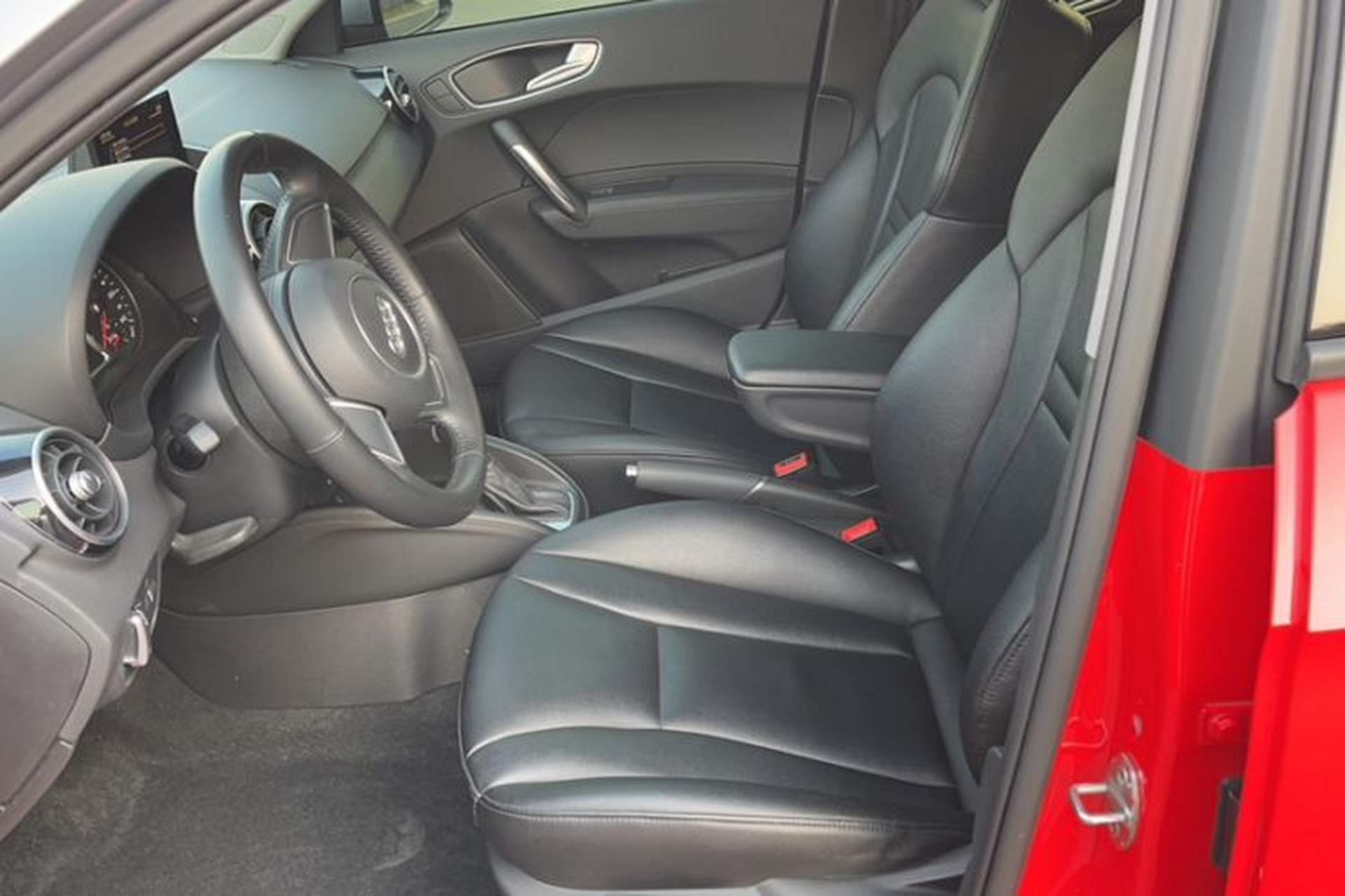 Used Audi A1 2016 30 TFSI Sportback Design Fashion Edition Interior 7