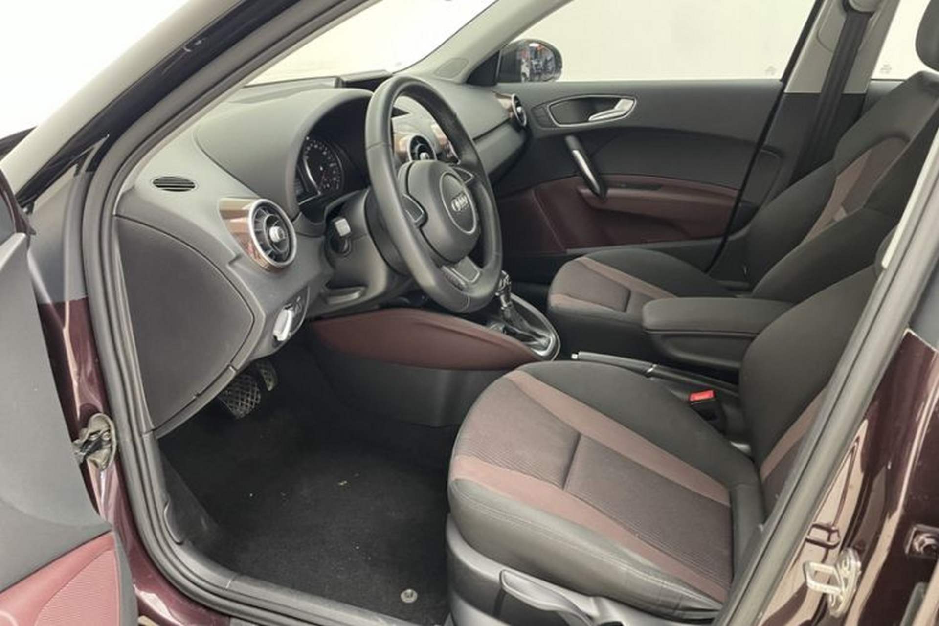 Used Audi A1 2016 30 TFSI Sportback Design Fashion Edition Interior 8