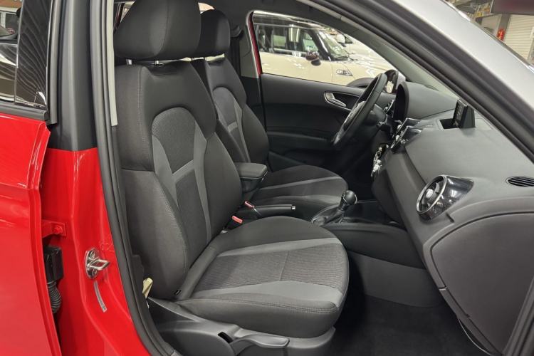 Used Audi A1 2016 30 TFSI Sportback Design Fashion Edition Interior 9