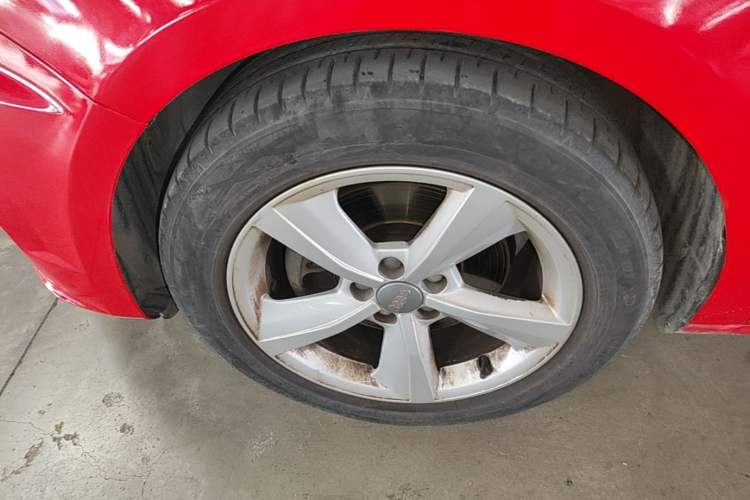 Used Audi A1 2016 30 TFSI Sportback Design Fashion Edition Left Front Wheel Hub