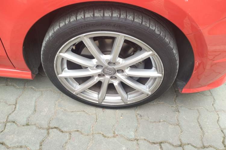 Used Audi A1 2016 30 TFSI Sportback S Line Sports Edition Right Front Wheel Hub