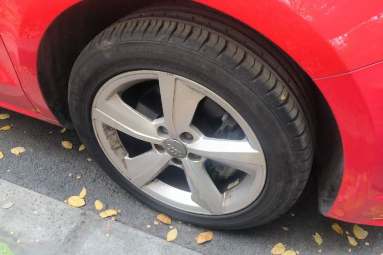 Used Audi A1 2016 30 TFSI Sportback Design Fashion Edition Right Front Wheel Hub