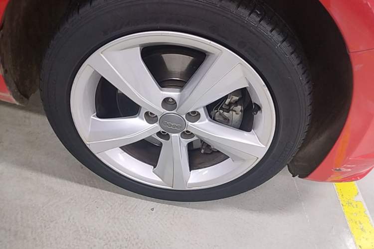 Used Audi A1 2016 30 TFSI Sportback Design Fashion Edition Right Front Wheel Hub