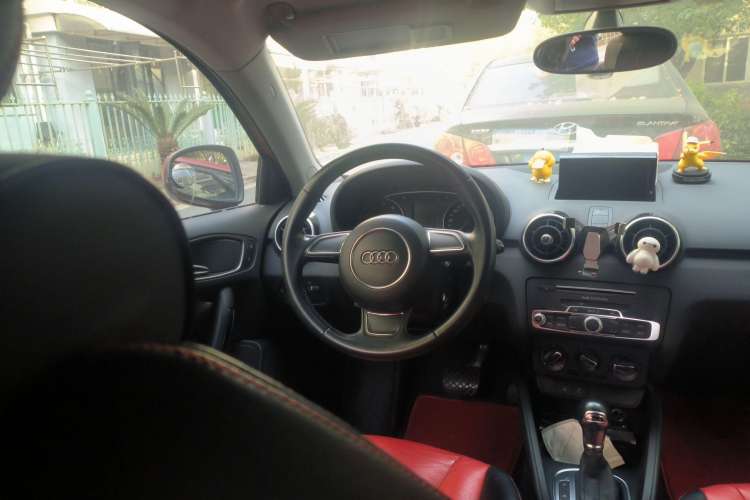 Used Audi A1 2016 30 TFSI Sportback Design Fashion Edition Steering Wheel
