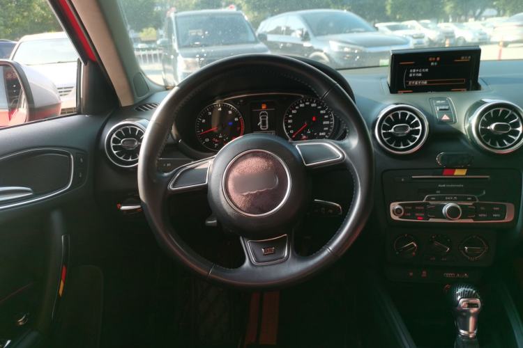 Used Audi A1 2016 30 TFSI Sportback Design Fashion Edition Steering Wheel