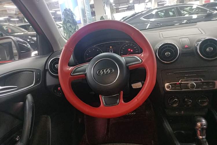 Used Audi A1 2016 30 TFSI Sportback Design Fashion Edition Steering Wheel