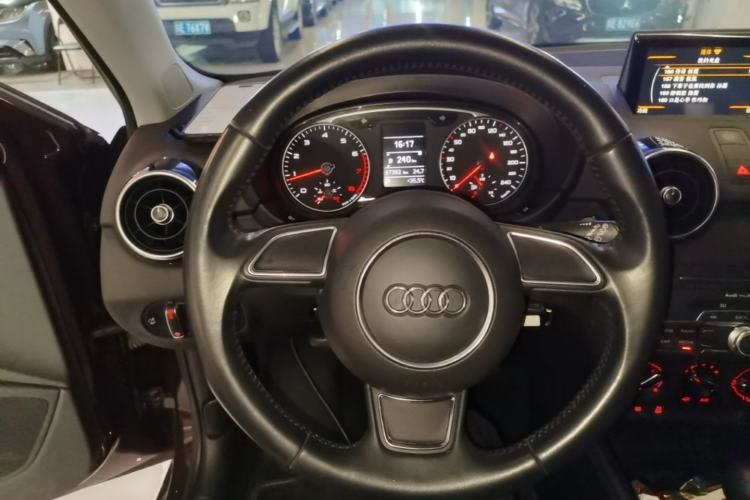 Used Audi A1 2016 30 TFSI Sportback Design Fashion Edition Steering Wheel