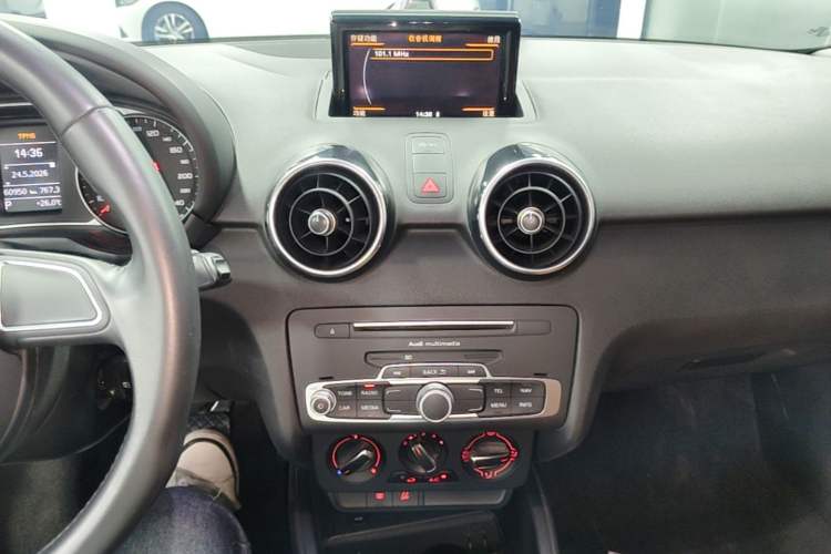 Used Audi A1 2016 30 TFSI Sportback Design Fashion Edition Audio And AC Panel