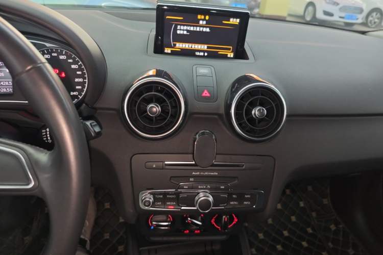 Used Audi A1 2016 30 TFSI Sportback Design Fashion Edition Audio And AC Panel