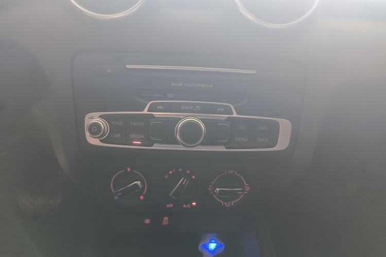 Used Audi A1 2016 30 TFSI Sportback Design Fashion Edition Audio And AC Panel