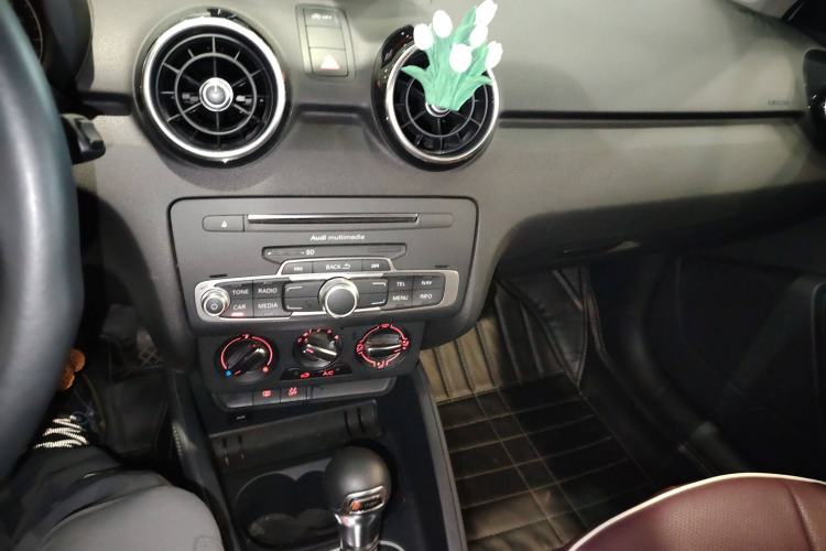 Used Audi A1 2016 30 TFSI Sportback Design Fashion Edition Audio And AC Panel