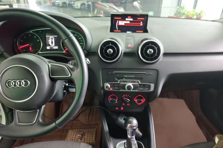 Used Audi A1 2016 30 TFSI Sportback Design Fashion Edition Audio And AC Panel