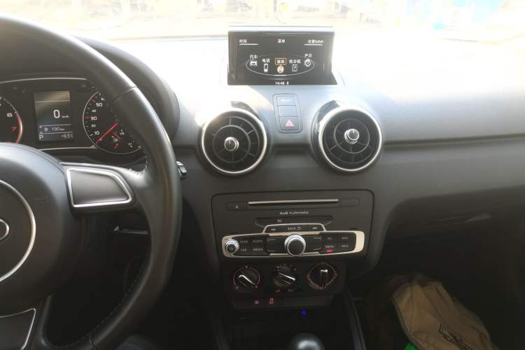 Used Audi A1 2016 30 TFSI Sportback Design Fashion Edition Audio And AC Panel