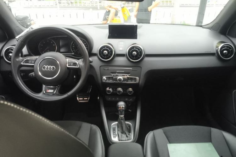 Used Audi A1 2016 30 TFSI Sportback S Line Sports Edition Center Console