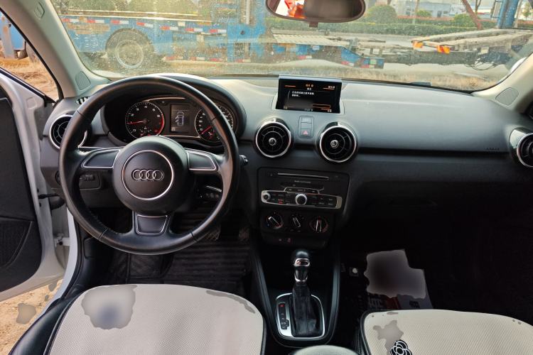 Used Audi A1 2016 30 TFSI Sportback Design Fashion Edition Center Console