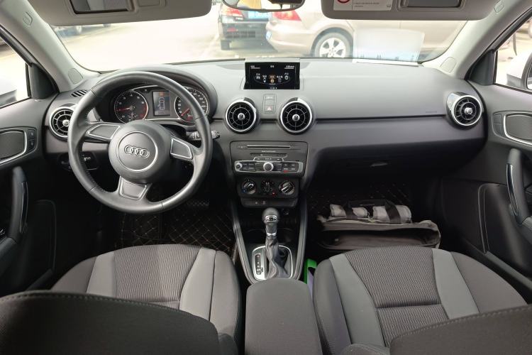 Used Audi A1 2016 30 TFSI Sportback Design Fashion Edition Center Console