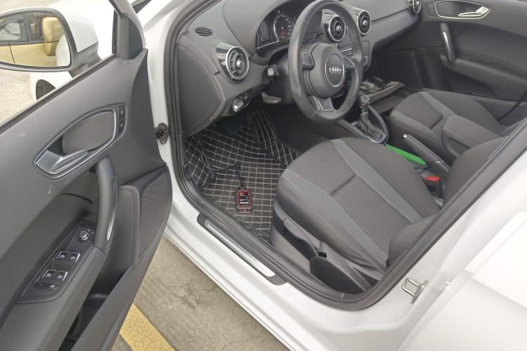 Used Audi A1 2016 30 TFSI Sportback Design Fashion Edition Driver Seat