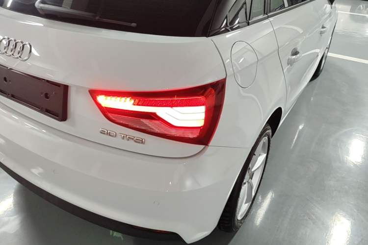 Used Audi A1 2016 30 TFSI Sportback Design Fashion Edition Exterior 3