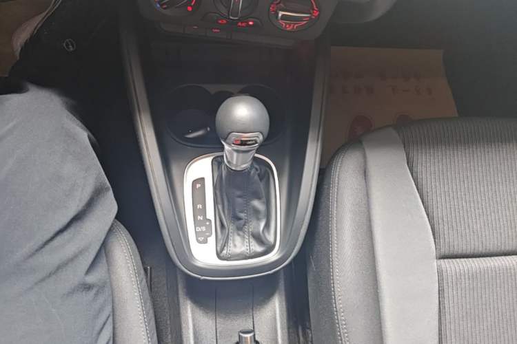 Used Audi A1 2016 30 TFSI Sportback Design Fashion Edition Gear Lever