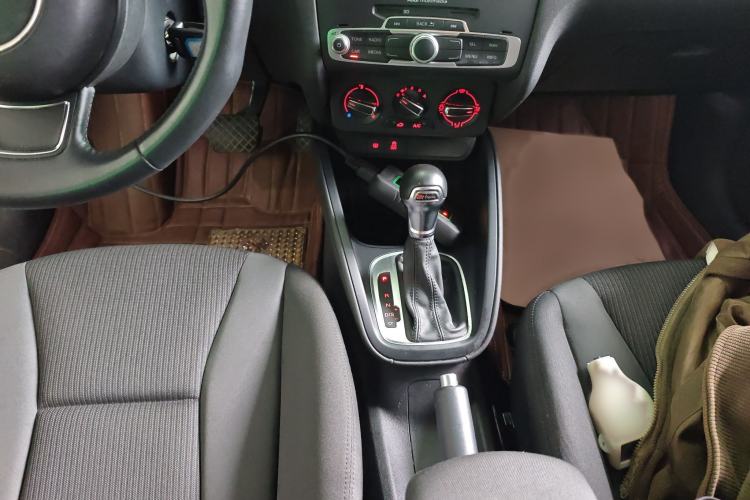 Used Audi A1 2016 30 TFSI Sportback Design Fashion Edition Gear Lever