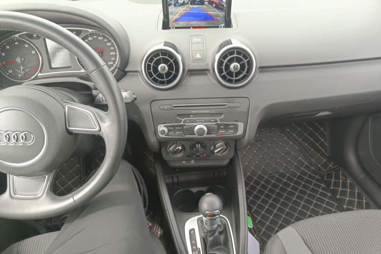 Used Audi A1 2016 30 TFSI Sportback Design Fashion Edition Gear Lever