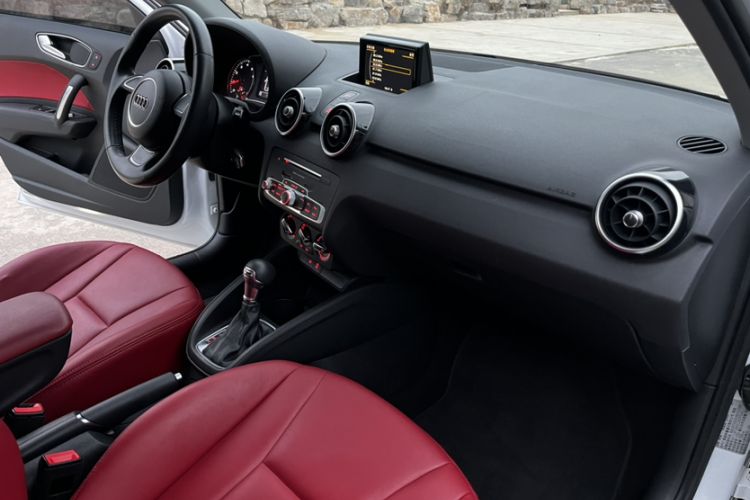 Used Audi A1 2016 30 TFSI Sportback Design Fashion Edition Interior 11