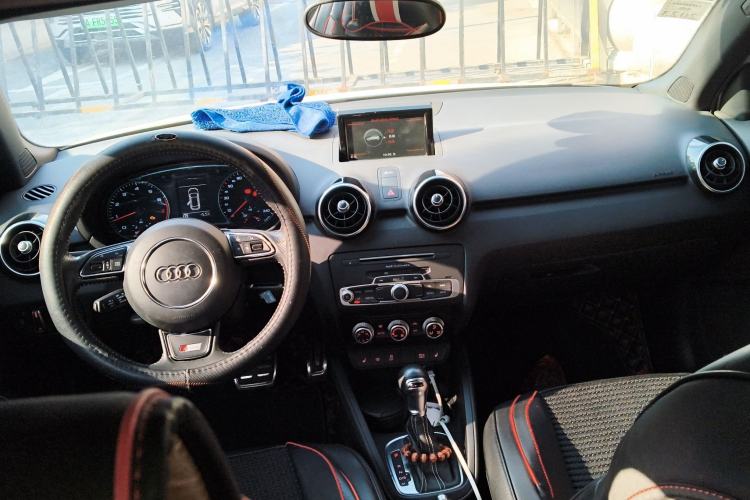 Used Audi A1 2016 30 TFSI Sportback S Line Sports Edition Interior 2
