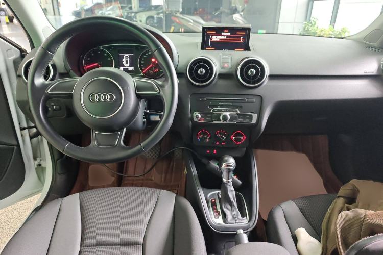 Used Audi A1 2016 30 TFSI Sportback Design Fashion Edition Interior 2