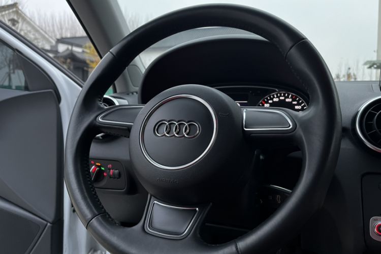 Used Audi A1 2016 30 TFSI Sportback Design Fashion Edition Interior 3