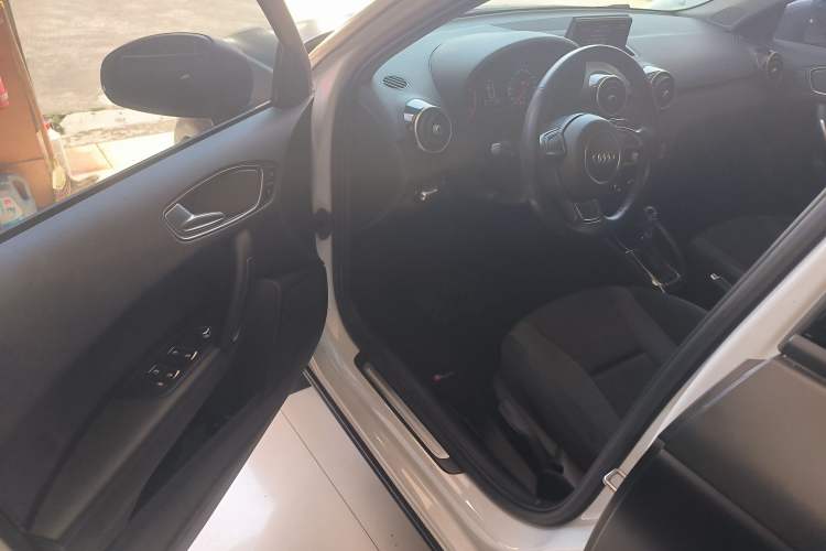 Used Audi A1 2016 30 TFSI Sportback Design Fashion Edition Interior 3