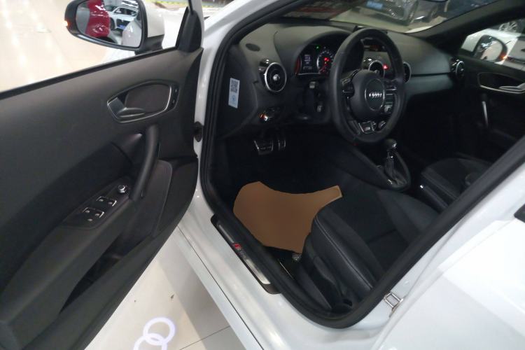 Used Audi A1 2016 30 TFSI Sportback S Line Sports Edition Interior 3