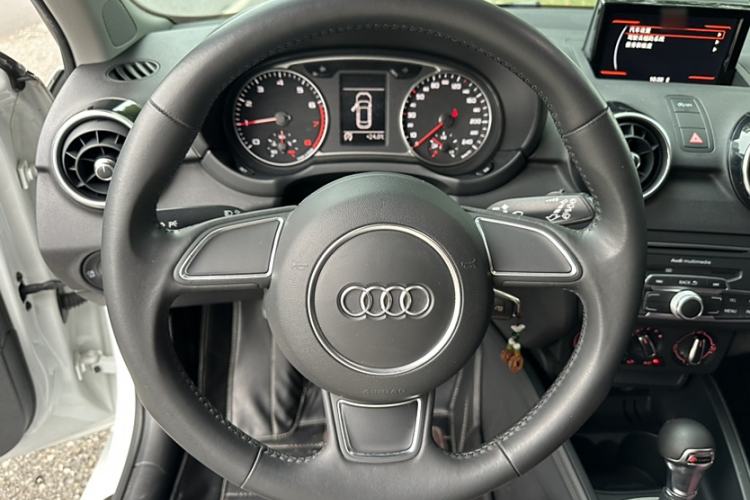 Used Audi A1 2016 30 TFSI Sportback Design Fashion Edition Interior 3