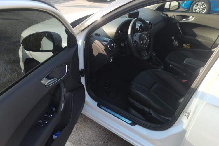 Used Audi A1 2016 30 TFSI Sportback Design Fashion Edition Interior 3