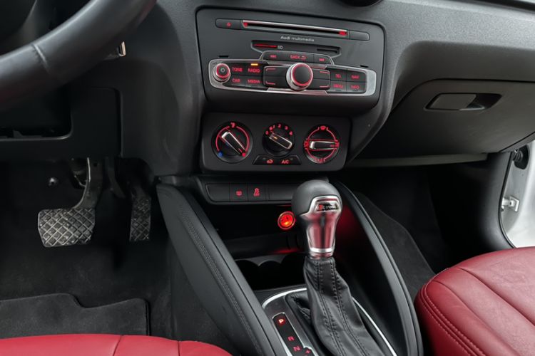 Used Audi A1 2016 30 TFSI Sportback Design Fashion Edition Interior 4