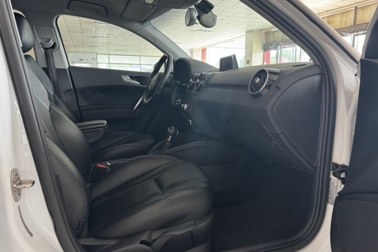 Used Audi A1 2016 30 TFSI Sportback Design Fashion Edition Interior 4