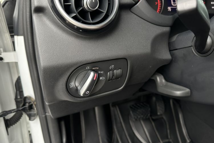 Used Audi A1 2016 30 TFSI Sportback Design Fashion Edition Interior 4