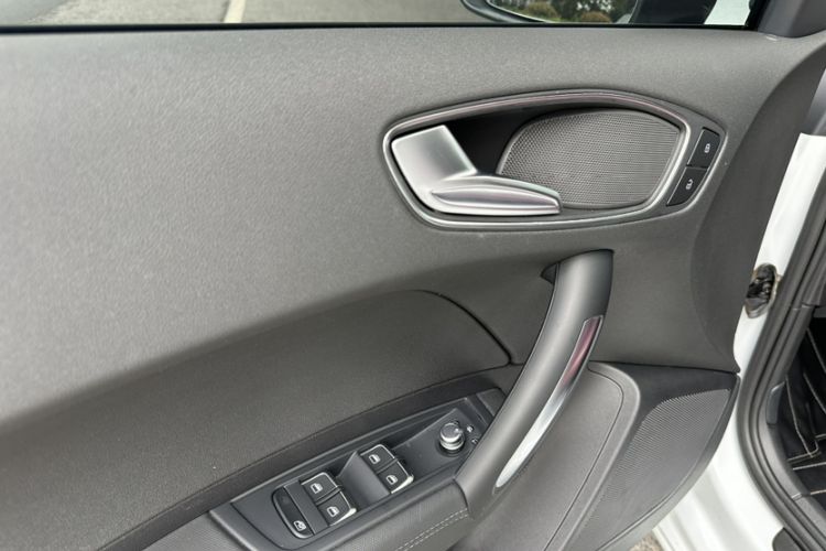 Used Audi A1 2016 30 TFSI Sportback Design Fashion Edition Interior 5