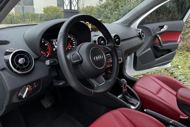 Used Audi A1 2016 30 TFSI Sportback Design Fashion Edition Interior 6