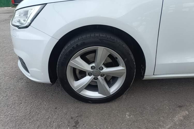 Used Audi A1 2016 30 TFSI Sportback Design Fashion Edition Left Front Wheel Hub