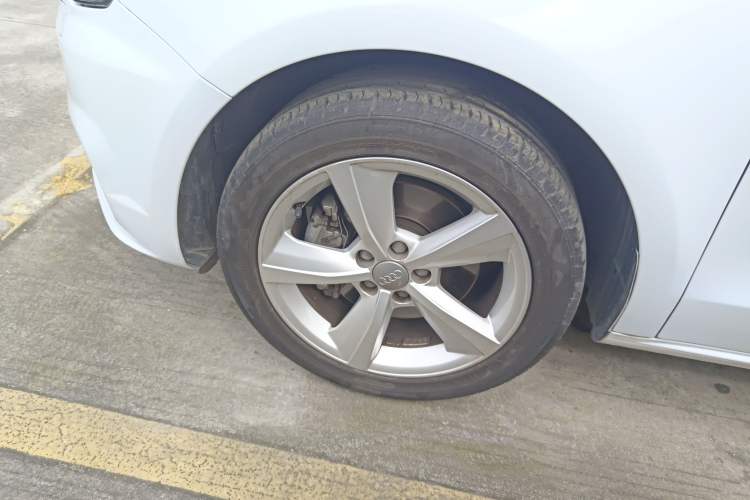 Used Audi A1 2016 30 TFSI Sportback Design Fashion Edition Left Front Wheel Hub