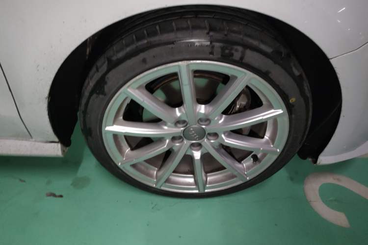 Used Audi A1 2016 30 TFSI Sportback S Line Sports Edition Right Front Wheel Hub