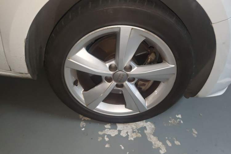 Used Audi A1 2016 30 TFSI Sportback Design Fashion Edition Right Front Wheel Hub