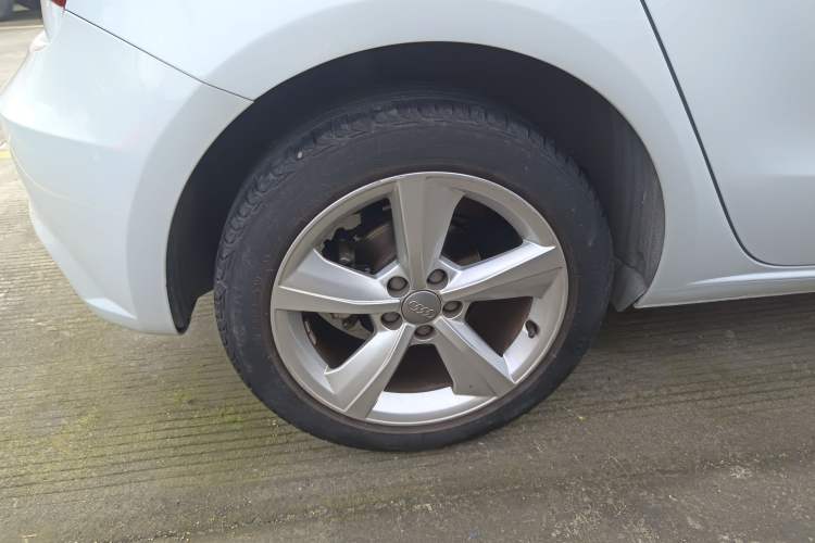 Used Audi A1 2016 30 TFSI Sportback Design Fashion Edition Right Rear Wheel Hub